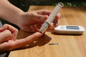 Η διατροφή που μείωσε τη χρήση ινσουλίνης σχεδόν κατά 30% στον διαβήτη τύπου 1