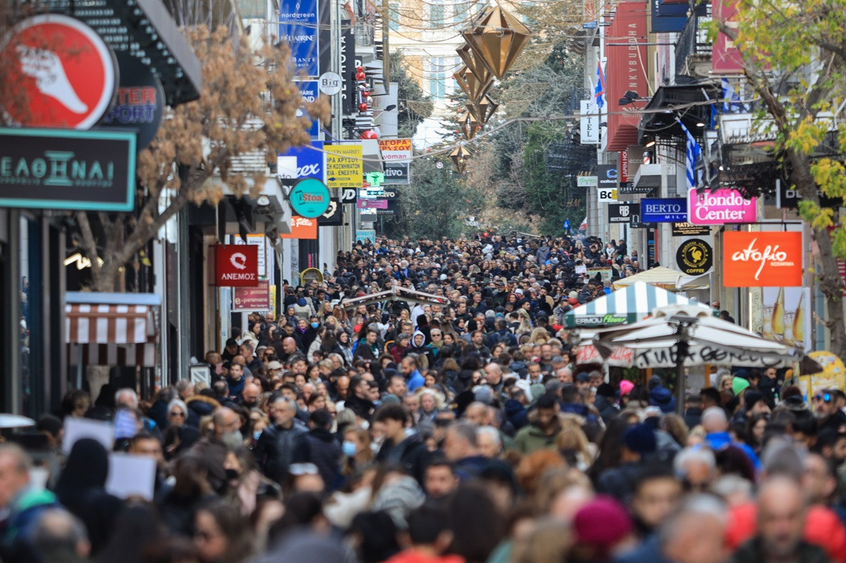 Γιορτές με έξαρση γρίπης και κορωνοϊού