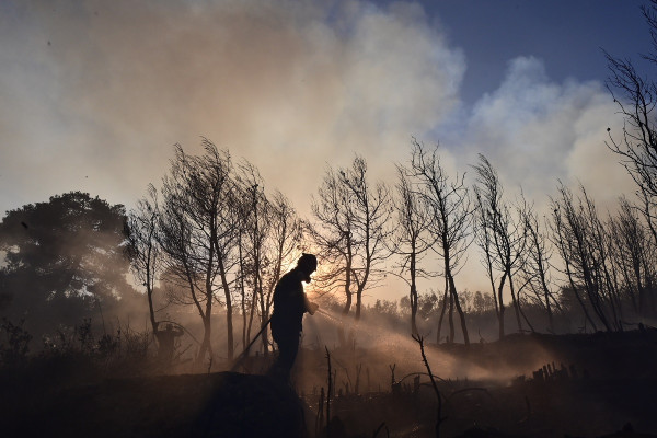 Οι καταστροφικές φωτιές έχουν διπλασιαστεί τα τελευταία 20 χρόνια - Πόσο κινδυνεύει η υγεία μας