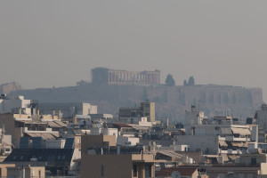 Μαγιορκίνης: «Να βρίσκονται σε κλειστούς χώρους με κλιματισμό οι πολίτες» - Οδηγίες προστασίας από τον καπνό