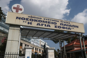 Καταγγελία ΠΟΕΔΗΝ για επίθεση 15χρονης σε νοσηλεύτρια στο νοσοκομείο «Παίδων»: «Τις τράβαγε τα μαλλιά»