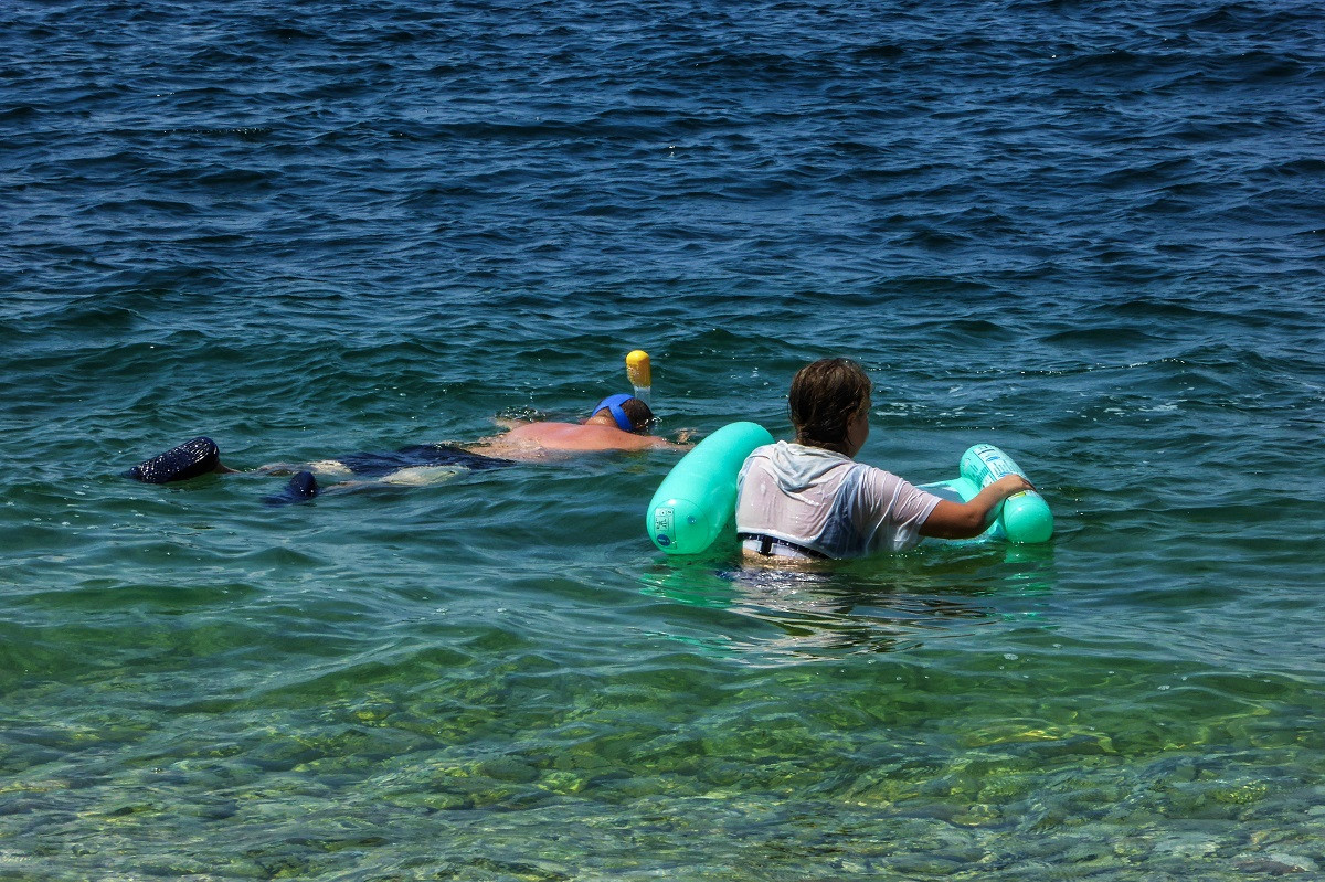 Καύσωνας και ρευματικές παθήσεις: 7 συμβουλές από την Ελληνική Εταιρεία Αντιρευματικού Αγώνα