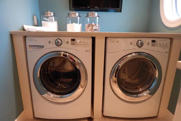 Μαλακτικό ρούχων: Το λάθος που κάνουμε – Ποια είναι η σωστή ποσότητα για κάθε πλύση