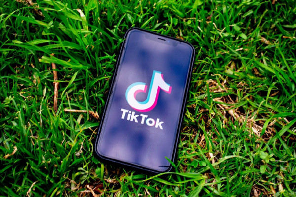 Το πιο «ρυπογόνο» social media είναι το TikTok