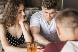 Υποστηρίζουμε συναισθηματικά τα παιδιά μας; - Τι απαντάνε τα ίδια