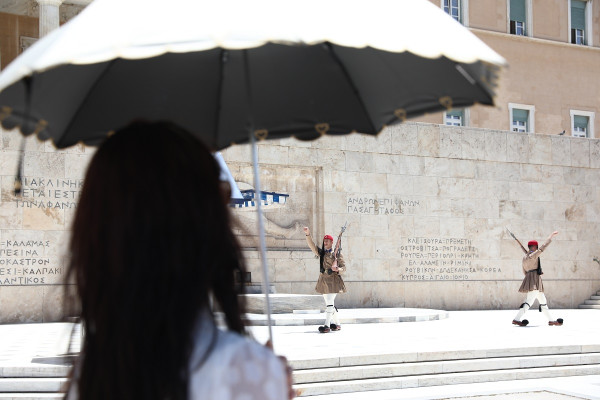 Η απλή μέθοδος του στρατιώτη για να αντέξετε τον καύσωνα χωρίς ανεμιστήρα ή κλιματισμό