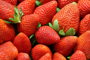 3 δροσιστικά φρούτα για να πάρεις μαζί σου στη βόλτα
