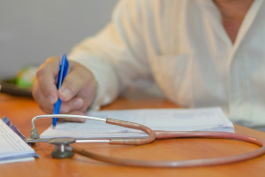 Γιατί οι άνδρες καθυστερούν να λάβουν διάγνωση καρκίνου συγκριτικά με τις γυναίκες