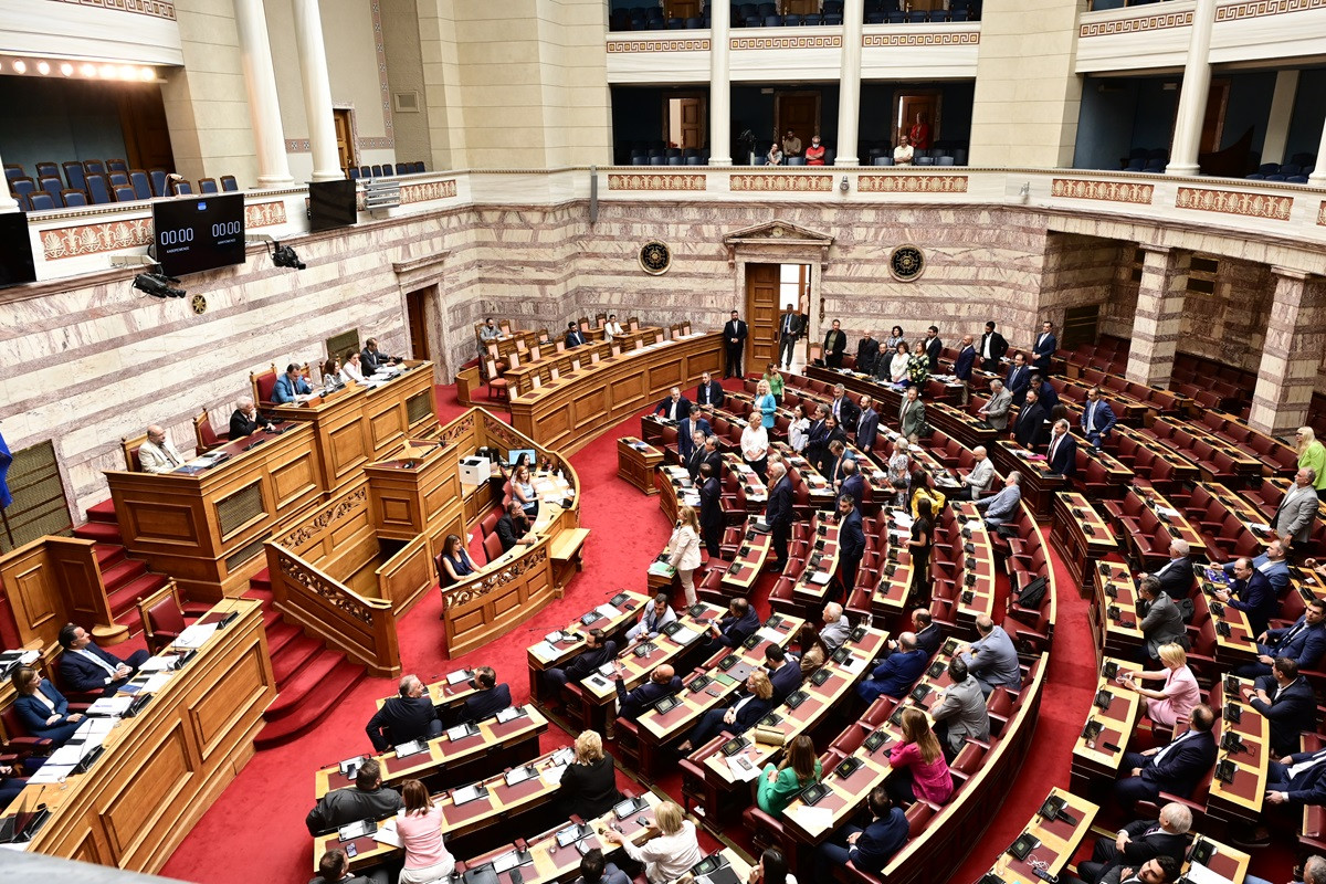 Ψυχική υγεία: Συνεχίζεται η συζήτηση στη Βουλή - Σφυροκόπημα από την αντιπολίτευση