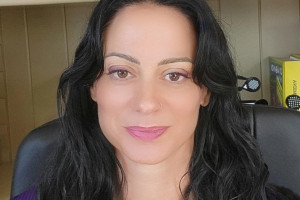 Τόνια Νικολαΐδη: Ανάμεσα στη μοναξιά και τη σύνδεση - Το νόημα των Χριστουγέννων