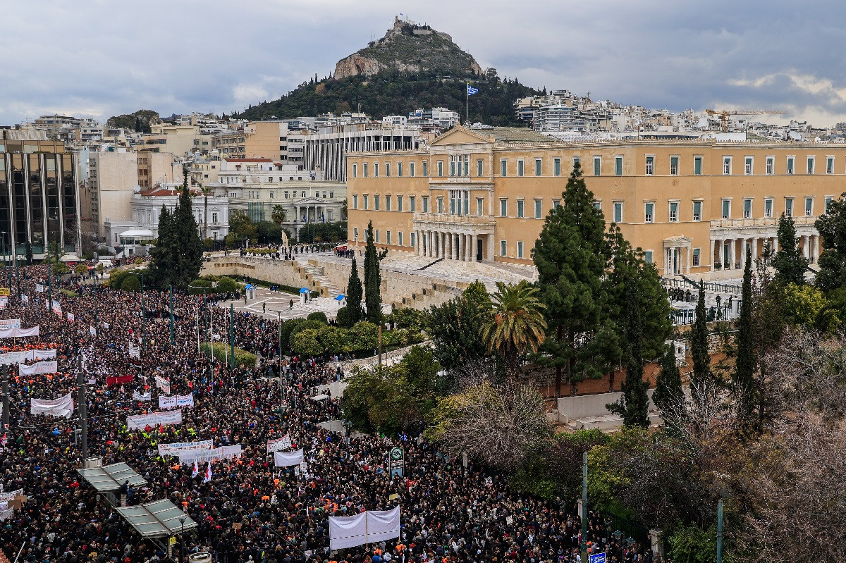 Ιατρείο Βουλής: Παρασχέθηκαν πρώτες βοήθειες σε δύο γυναίκες που συμμετείχαν στο συλλαλητήριο για τα Τέμπη