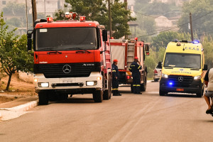 Ένας νεκρός από τη μεγάλη φωτιά σε εργοτάξιο πίσσας στο Αγρίνιο
