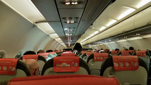 Κορωνοϊός: Πώς και σε ποιες πτήσεις μεταδίδεται ο ιός μέσα στα αεροσκάφη