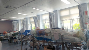 Τραγικές εικόνες μέρα μεσημέρι στο νοσοκομείο Γεννηματάς