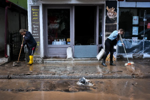 Πλημμύρες και επιπτώσεις στο δέρμα - Τα χέρια και τα πόδια πιο ευάλωτα