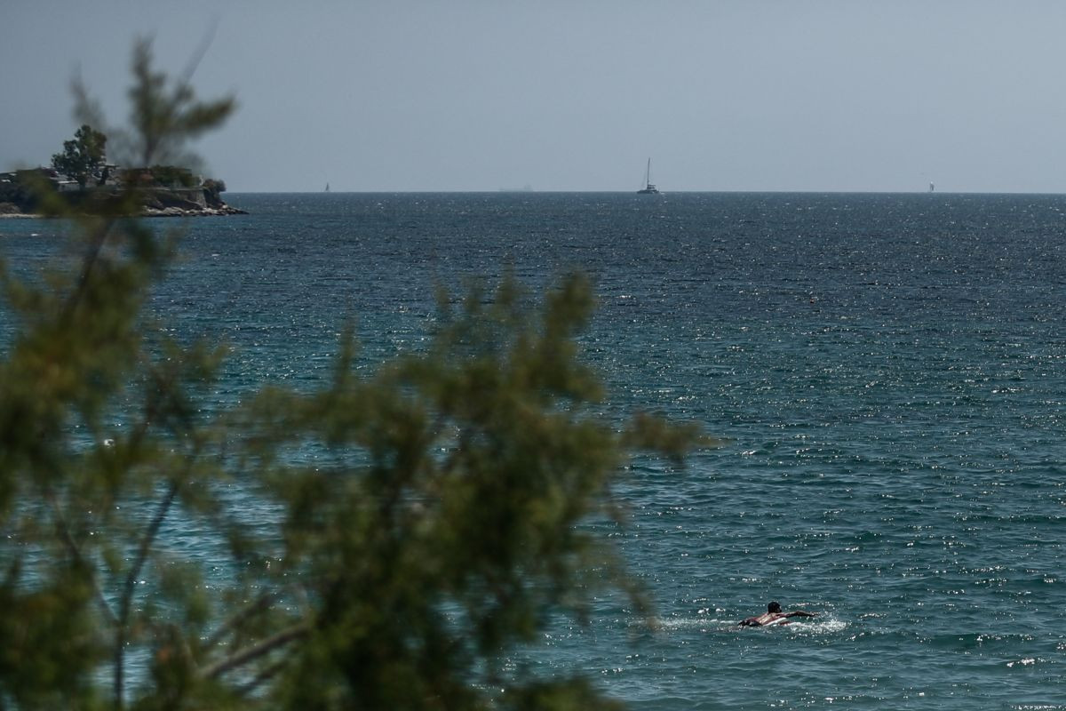 Υπουργείο Υγείας: Πού απαγορεύεται η κολύμβηση στην Αττική