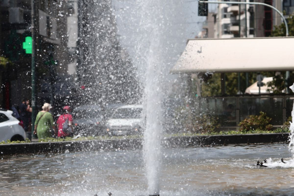 Έρχεται νέος καύσωνας με 43-44 βαθμούς - Οι οδηγίες της Πολιτικής Προστασίας προς τους πολίτες