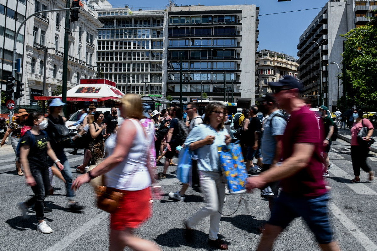 Τι λένε οι ειδικοί για την επιστροφή της μάσκας - Ποιοι είναι υπέρ και ποιοι κατά