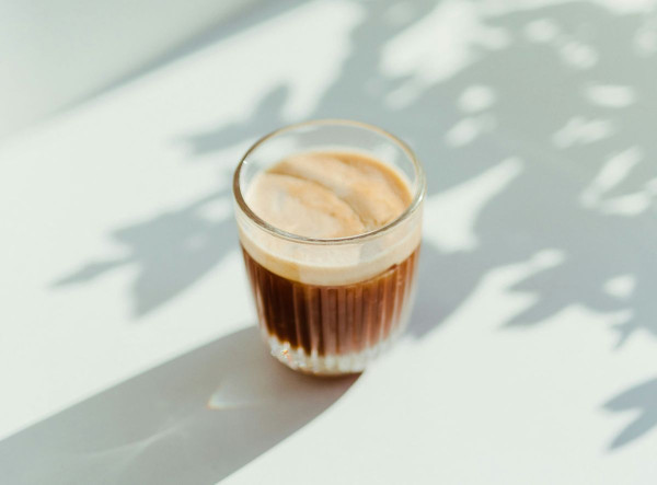 Οι τροφές που δεν συνιστάται να πίνετε με καφέ, σύμφωνα με διατροφολόγο